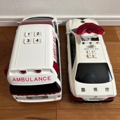 パトカー　救急車　音が鳴る車　　おもちゃ　子供の画像