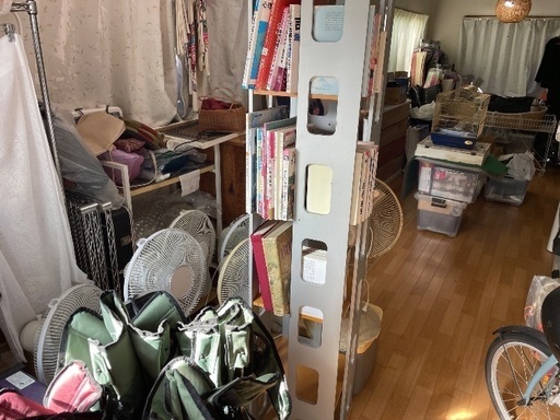 家財道具、洋服など