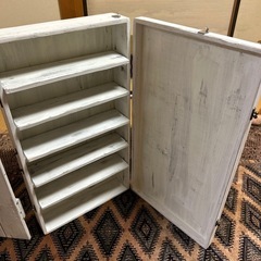 アンティーク　飾り棚の画像