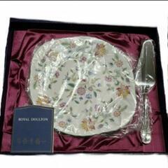 ROYAL DOULTON　ケーキ　大皿　箱入り　ロイヤルダルトン