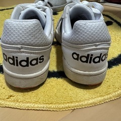 adidasスニーカーの画像