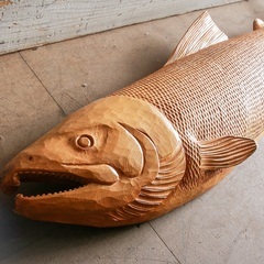 【武蔵小山店】　木彫り 魚オブジェ ビンテージ インテリア雑貨 ハンドメイド クラフト レトロ 彫刻 アート オブジェ ナチュラル インテリア 壁掛け装飾 サーモン 鮭 さけ 店舗 装飾の画像