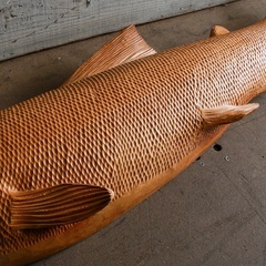 【武蔵小山店】　木彫り 魚オブジェ ビンテージ インテリア雑貨 ハンドメイド クラフト レトロ 彫刻 アート オブジェ ナチュラル インテリア 壁掛け装飾 サーモン 鮭 さけ 店舗 装飾の画像