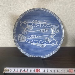 大小の可愛い🐟柄のお皿　７枚セットの画像