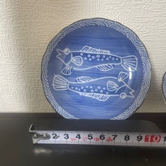 大小の可愛い🐟柄のお皿　７枚セットの画像