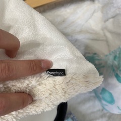 クッション本体2点とクッションカバー3点の画像