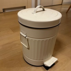 ごみ箱　ペダル式　アイボリー