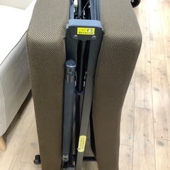 ブラウンの折りたたみベットのご紹介です。の画像