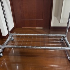 ハンガーラックの画像