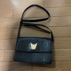 クロミのエナメルバッグ
