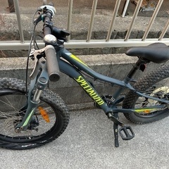 【取引中】前輪がパンクしている　キッズロードバイク　自転車　20...