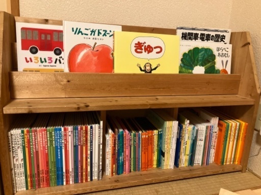 無垢の木の絵本棚
