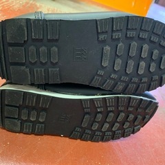 小さめ黒色防寒靴の画像