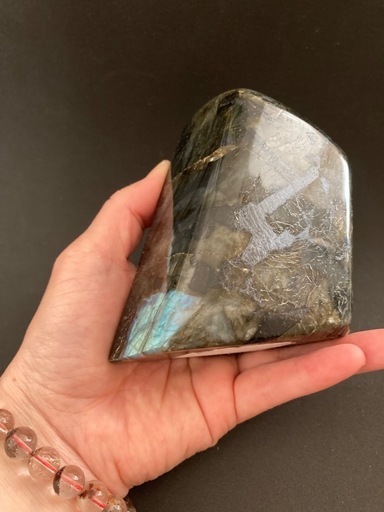 ラブラドライト原石】「月と太陽の象徴」の石(小)