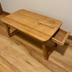 折りたたみテーブルベッドの上でも使用可能