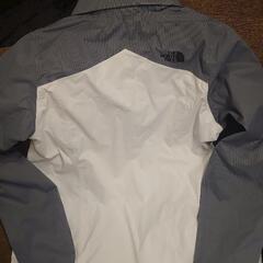THE NORTH　FACE　ウィンドブレーカーの画像