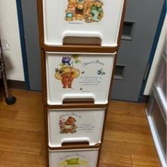 4段プラスチックケース（キャスター付き）/プラスチックケース/収...