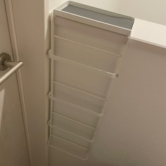 tower 引っ掛け式　スリッパ収納の画像