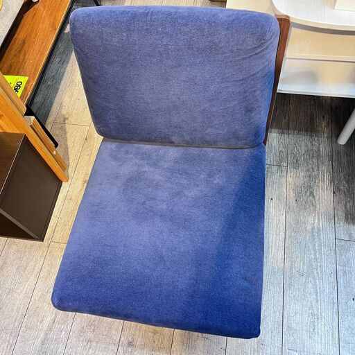 ②無印良品 リビングでもダイニングでもつかえるソファチェア ウォールナット材 幅55×奥行78×高さ77×座面高41cm 定価39,8