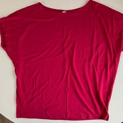 ユニクロ　ピンク　Tシャツ