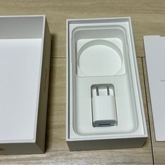 iPhone7 空箱 充電器ありケーブルなし イヤホン付き　128GB ゴールドの画像