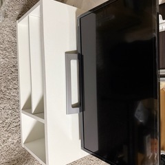 テレビ、テレビ台の画像