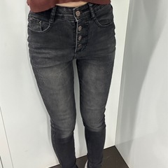 ハイウエスト黒スキニーの画像