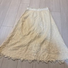 可愛いレースのスカート