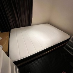 ダブルベッド　フレーム付き