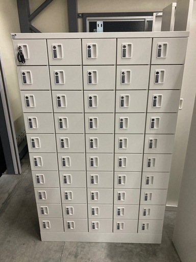 【中古オフィス家具在庫多数】美品 定価36万 生興 50人用 貴重品ロッカー キータイプ 鍵付き 社員寮 旅館 ジム 宿泊施設 スチールロッカー 備品ロッカー　検)事務机　オフィスチェア　ロッカー　ミーティングテーブル　応接ソファ 店舗 事務所 什器　美品多数　格安