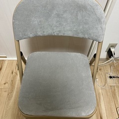 ベロアのフォールディングチェアの画像