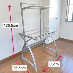 ガラス天板のパソコンデスク