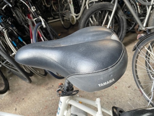 『ＳＡＬＥ　３０％』　電動自転車　ヤマハ　２０インチ　バッテリー　充電器　付き　3変速　白　配達可能