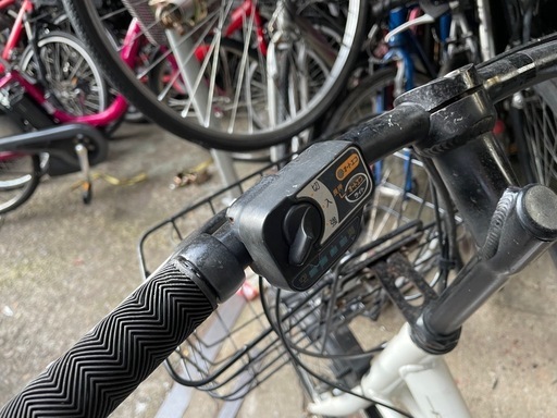『ＳＡＬＥ　３０％』　電動自転車　ヤマハ　２０インチ　バッテリー　充電器　付き　3変速　白　配達可能