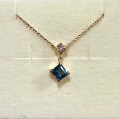 Samantha Tiara ペンダント