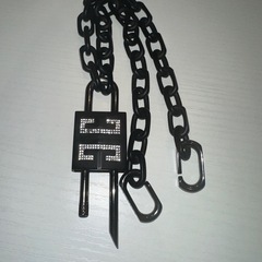 GIVENCHY パドロックネックレス クリスタル