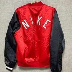 NIKE ブルゾンの画像