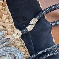 トートバッグ　麦藁編み込み、刺繍あり　大きめの画像