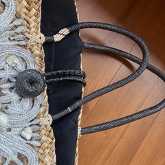 トートバッグ　麦藁編み込み、刺繍あり　大きめの画像