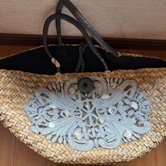 トートバッグ　麦藁編み込み、刺繍あり　大きめの画像