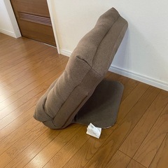 ソファー背もたれ　足置きにもなる
　