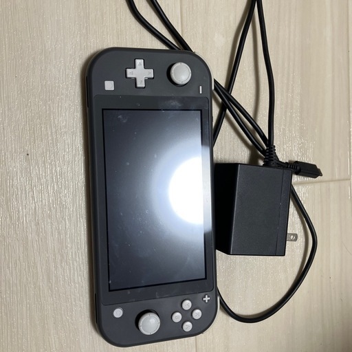 Nintendo Switch ライト\n
