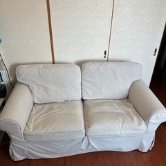 無料でお譲りします！IKEAの2人掛けソファの画像