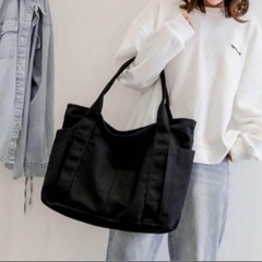【値下げ中〜💕】A4サイズが入る大容量トートバックポケットたくさん💕Black肩掛けOK！ファスナーもついている‼️の画像