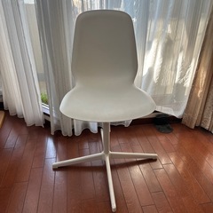 0円で譲ります。IKEA製 高さ調整可能な回転チェア – シンプ...