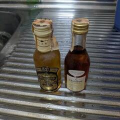 ウイスキー！日本酒等の小さい瓶です!の画像