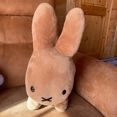 茶色いミッフィーのぬいぐるみ