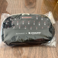 ARTISAN & ARTISTのスリムポーチ