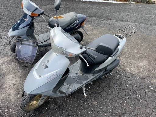 一時停止　
バイク　2スト　スクーター50cc　レッツ2  ２台まとめ　シルバー実動　紺色不動　風防　カゴ付き