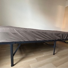 ベットフレーム（分解済み、組み立て説明書付き）の画像